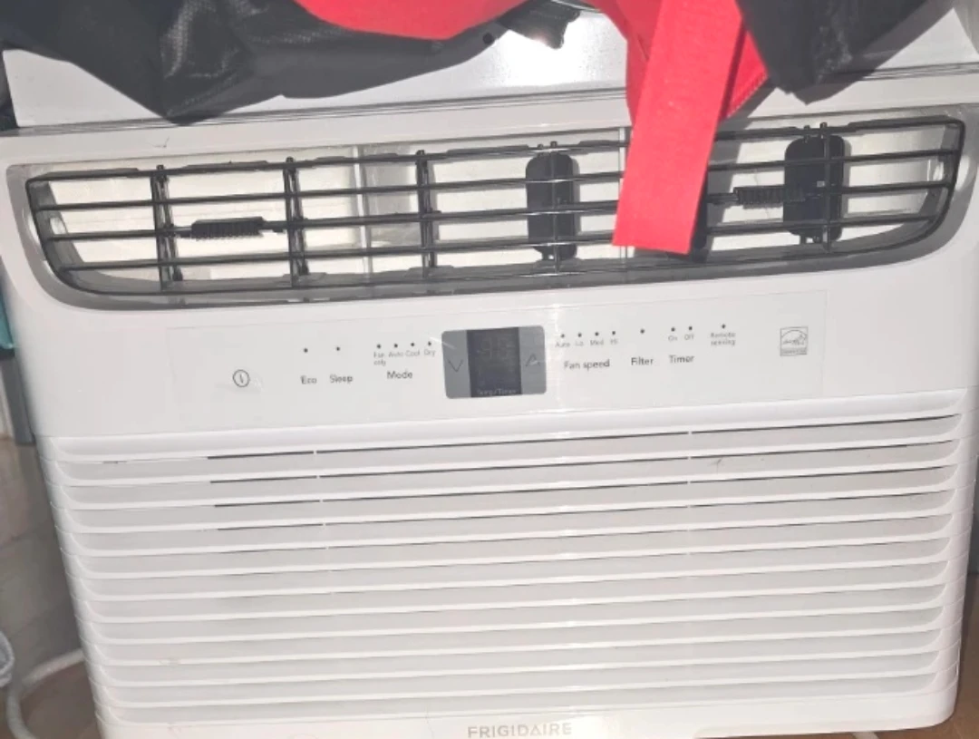 Frigidaire Window Air Conditioner - photo 2