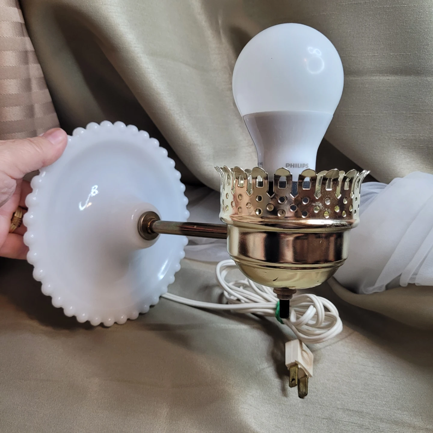 Beautiful Vintage White Milk Glass Wall Sconce