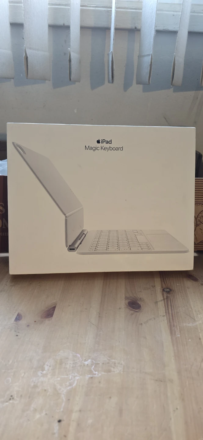 Apple iPad Magic Keyboard - photo 4