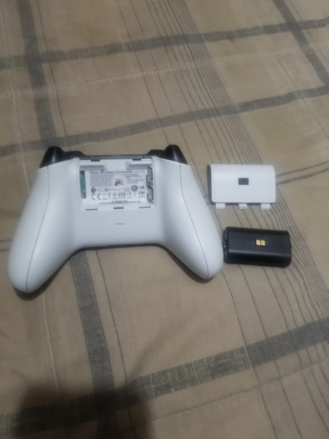 Custom Xbox Wireless Controller - White and Yellow - photo 3
