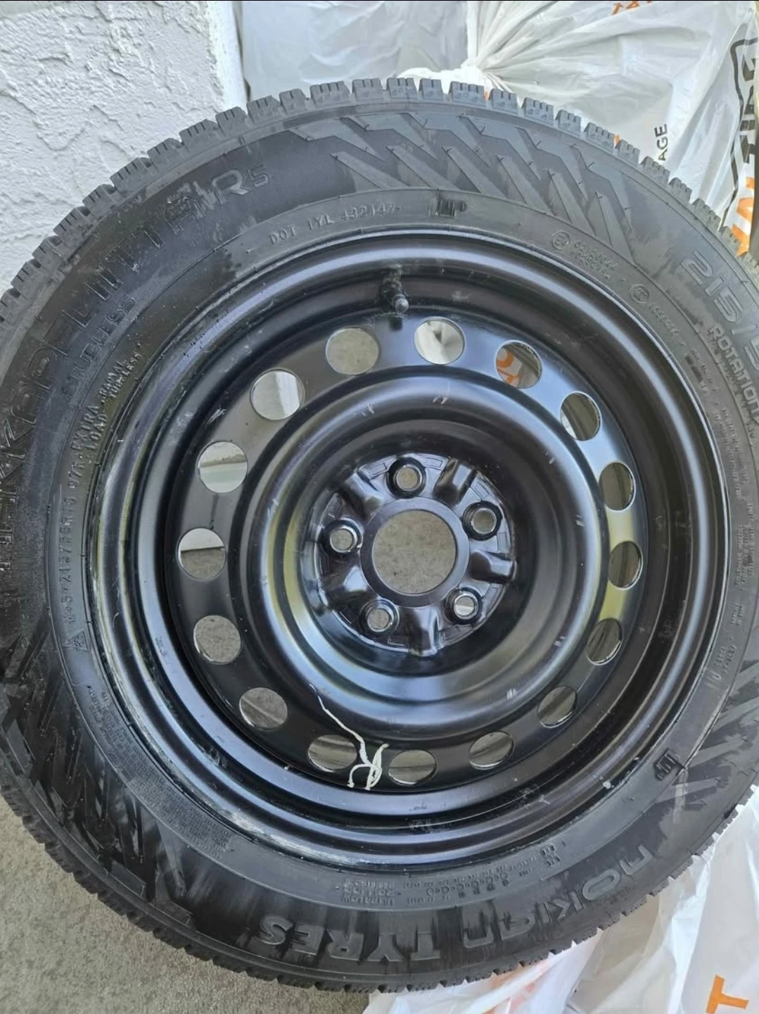 Nokian Hakkapeliitta R5 Winter Tire 215/55R16