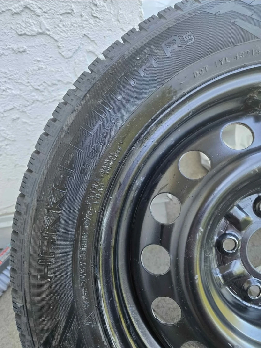 Nokian Hakkapeliitta R5 Winter Tire 215/55R16 - photo 3