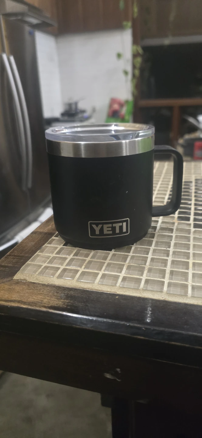 YETI Black Mug with Lid