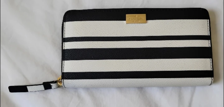 Kate Spade Black & White Striped Wallet 🥕