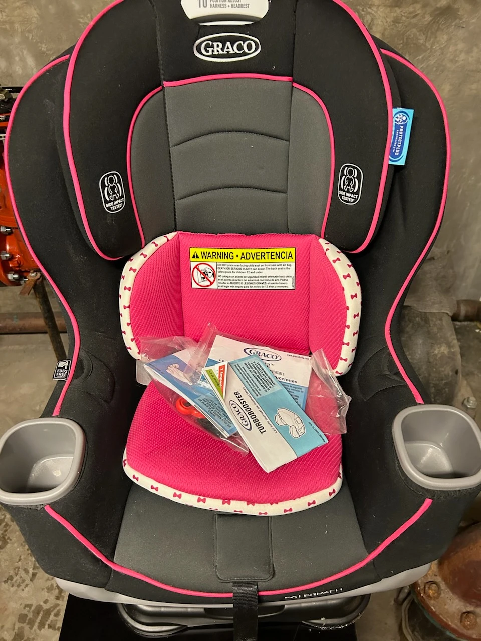 Graco Extend2Fit Convertible Car Seat - Pink/Black
