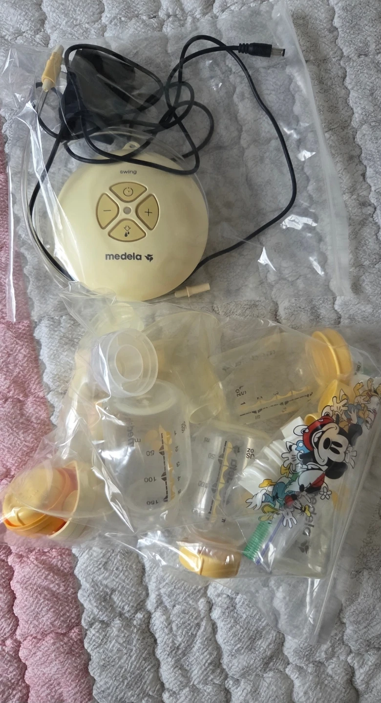 Medela Swing Breast Pump with Accessories
