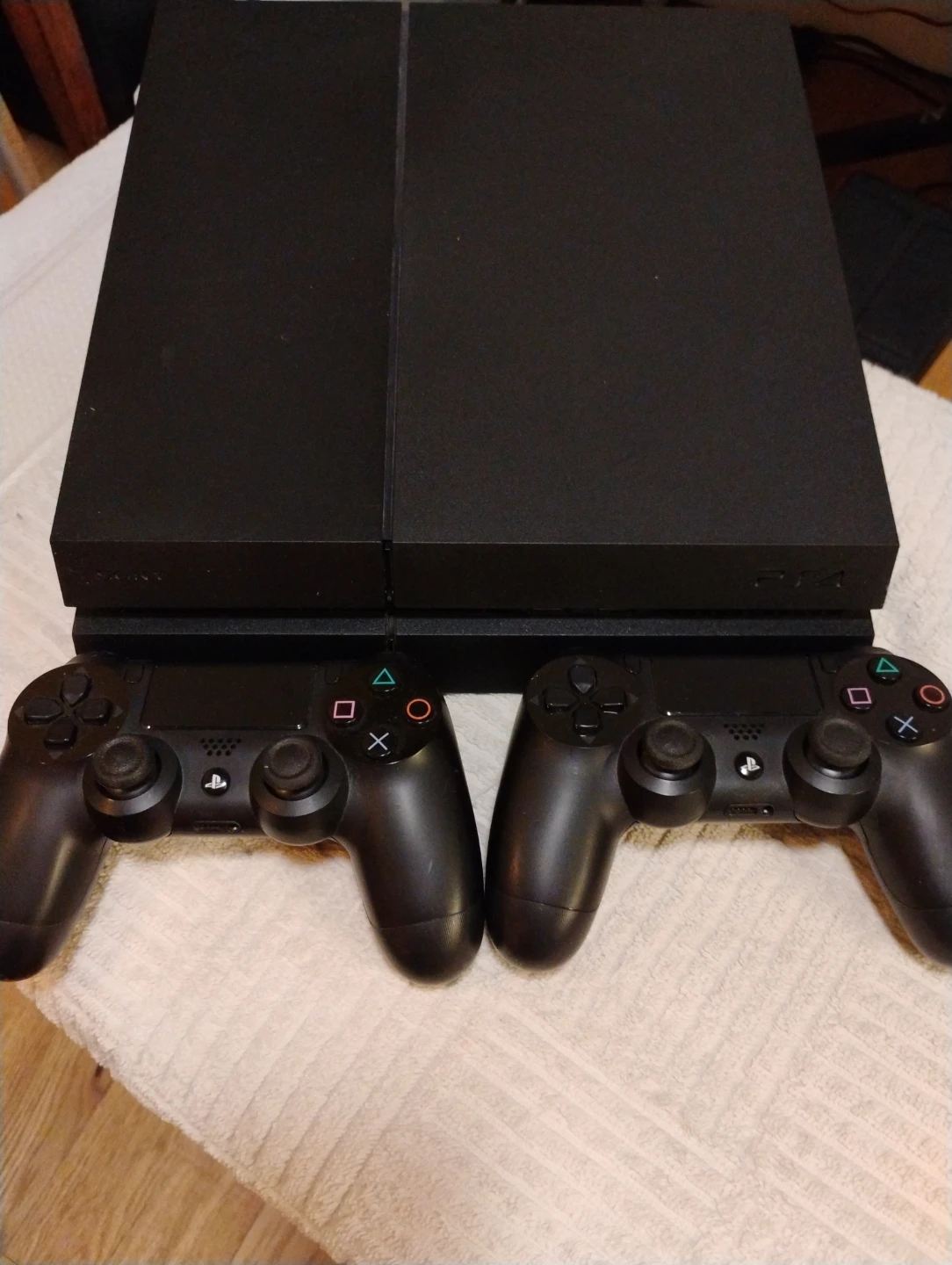 Sony PlayStation 4 with 2 controllers - photo 3