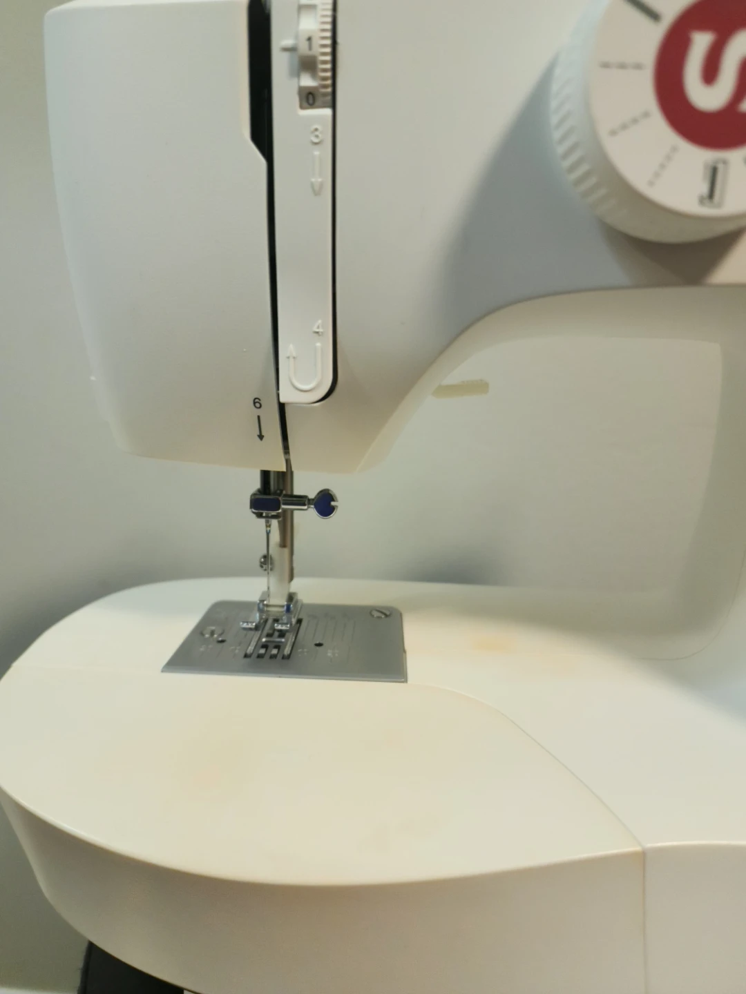 SINGER MX60 Sewing Machine - photo 2