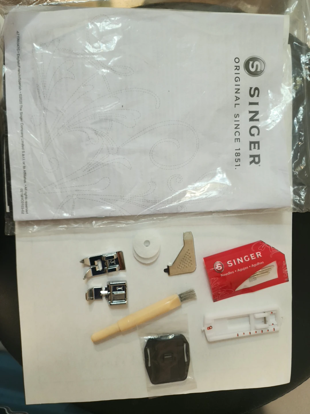 SINGER MX60 Sewing Machine - photo 4