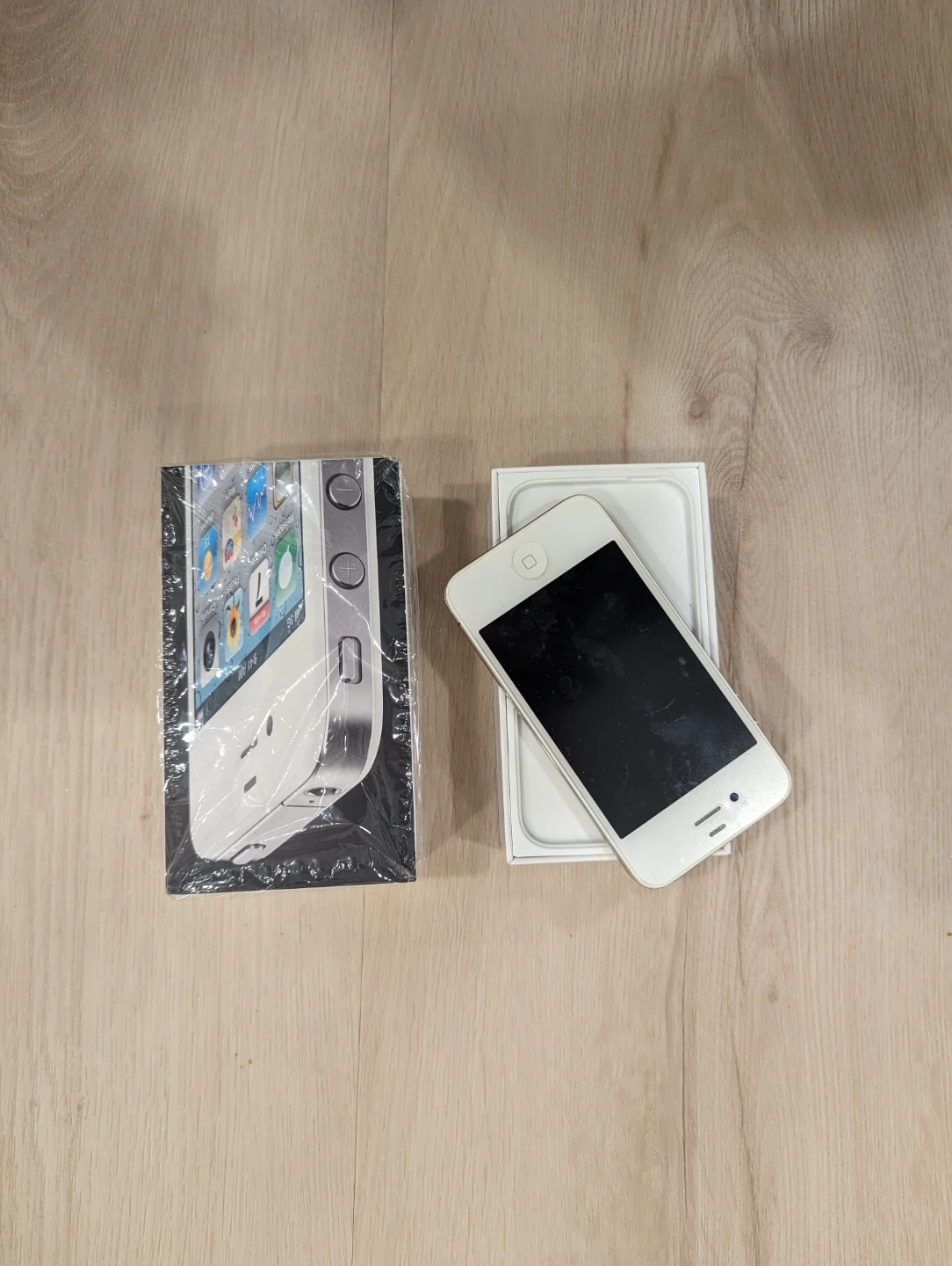 iPhone 4 White with Box - photo 2