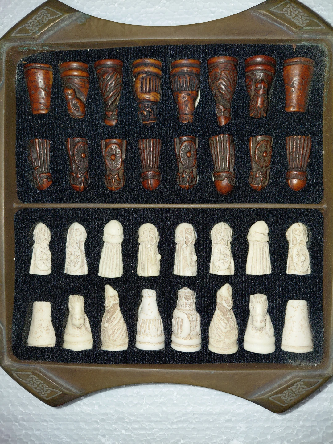 Vintage small Chess Set 8.75" x 8.75" - photo 3