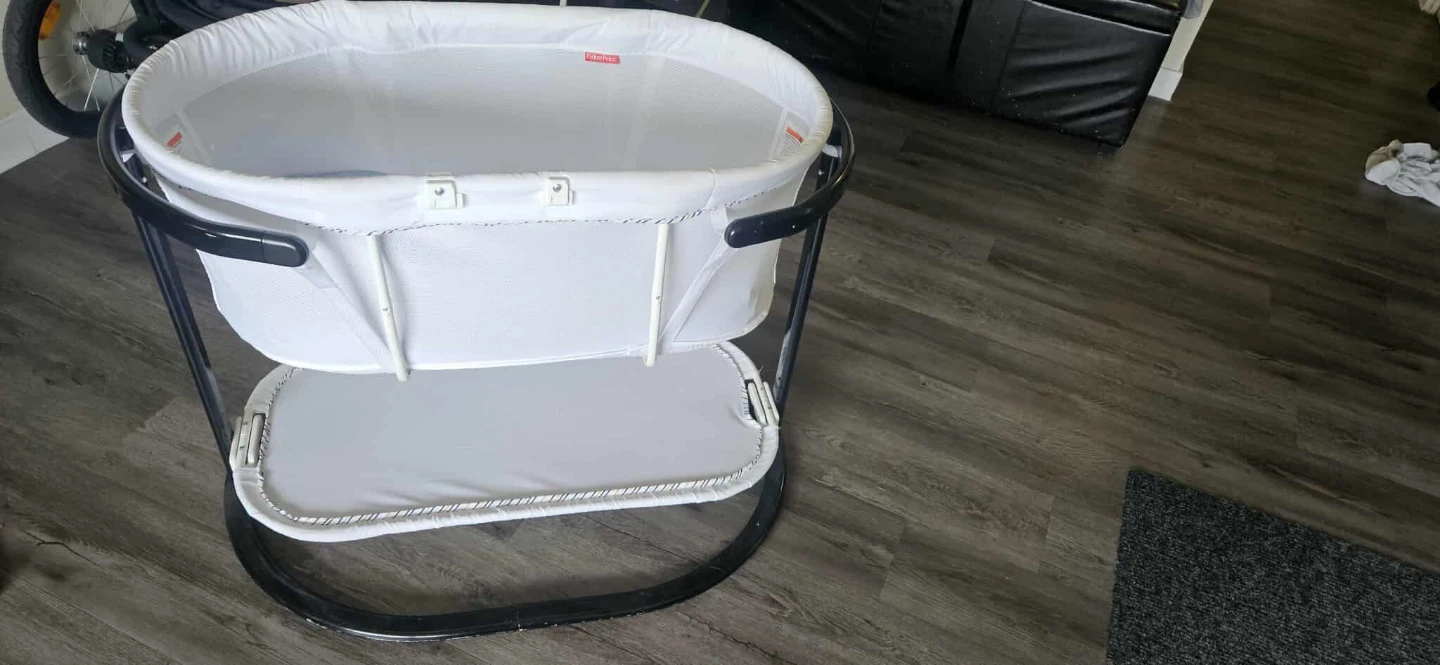 Halo BassiNest Swivel Sleeper - Excellent Condition! - photo 2