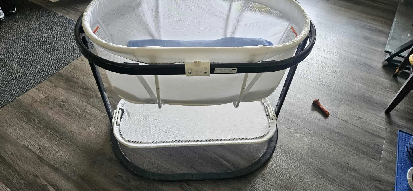 Halo BassiNest Swivel Sleeper - Excellent Condition! - photo 3