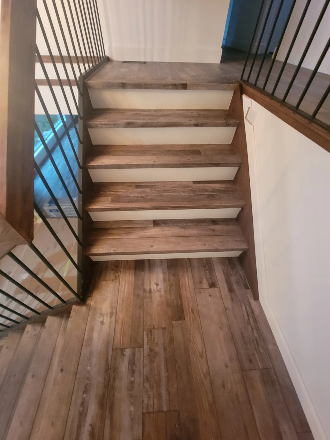 Laminate or vinyl Flooring Installation - photo 2