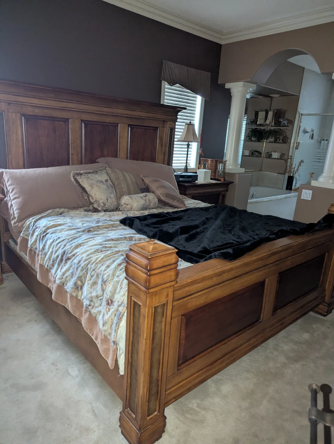 Bedroom Set - Dresser, Nightstands, Bed Frame king - photo 4