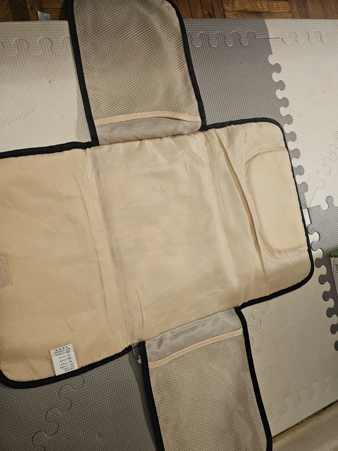 Free- Infantino Foldable Changing Pad Station - photo 3