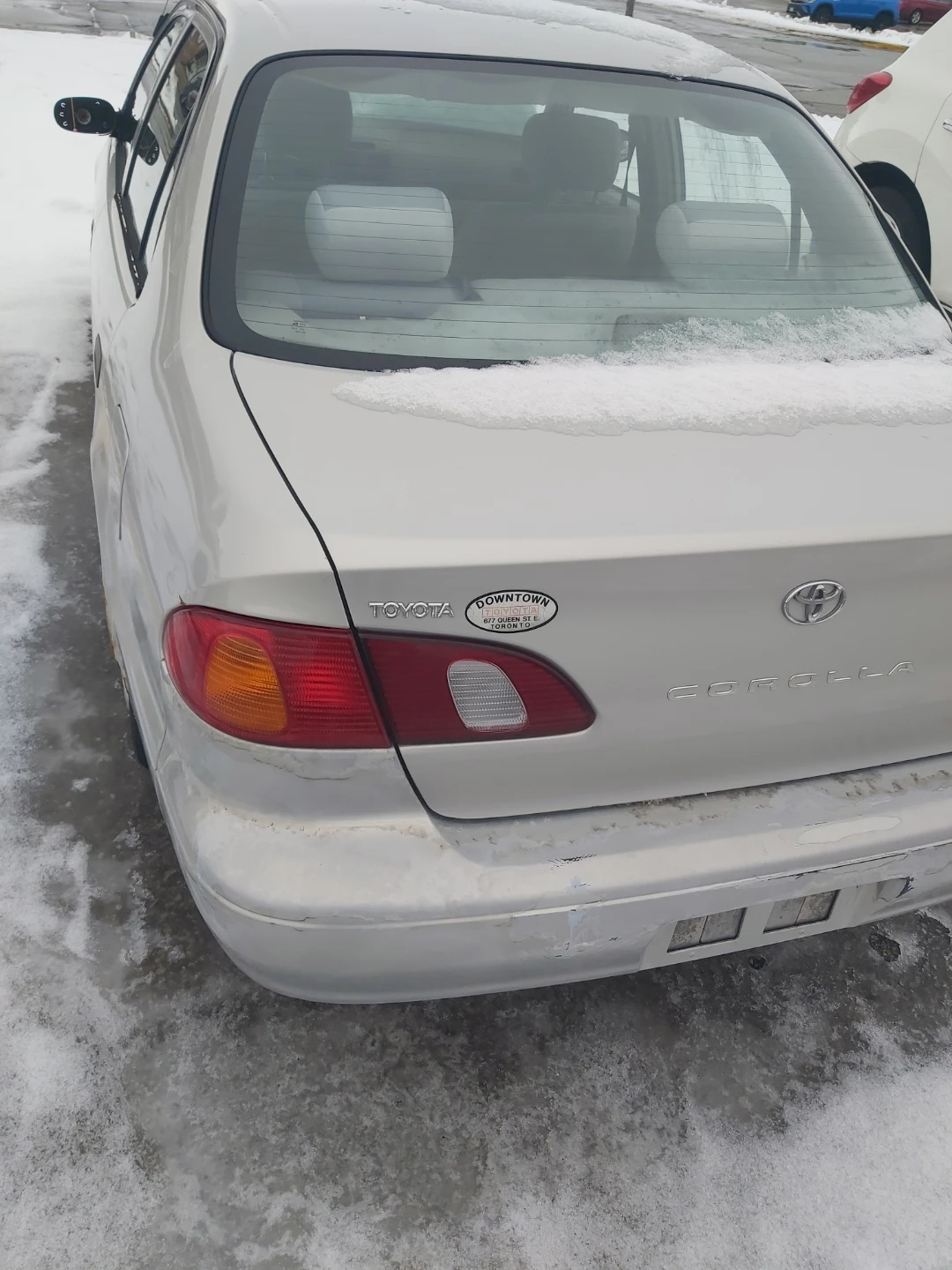 Toyota Corolla - Silver Sedan - photo 4