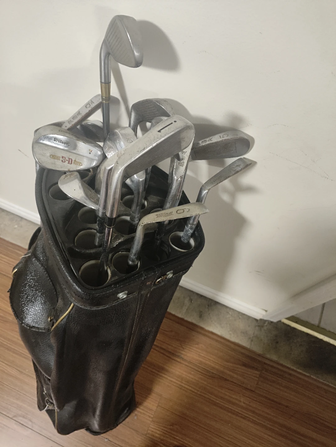 Vintage Golf Club Set with Black Bag - photo 4