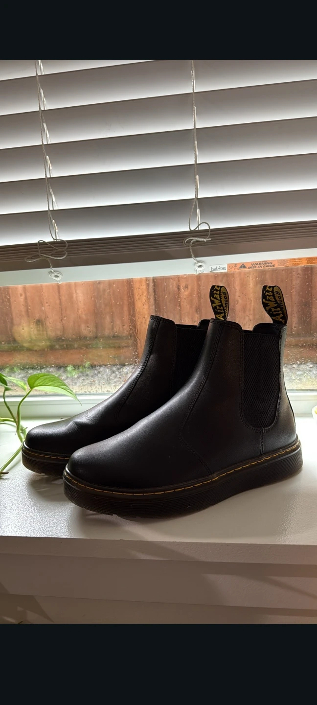 Dr. Martens 2976 Chelsea Boots Black Leather