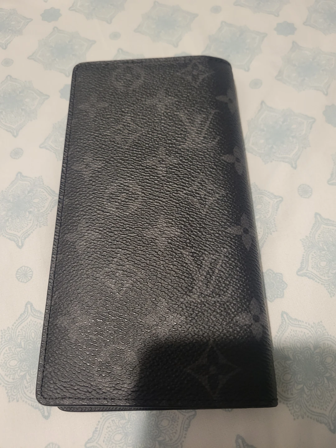 100 % Authentic Louis Vuitton Zippy Wallet