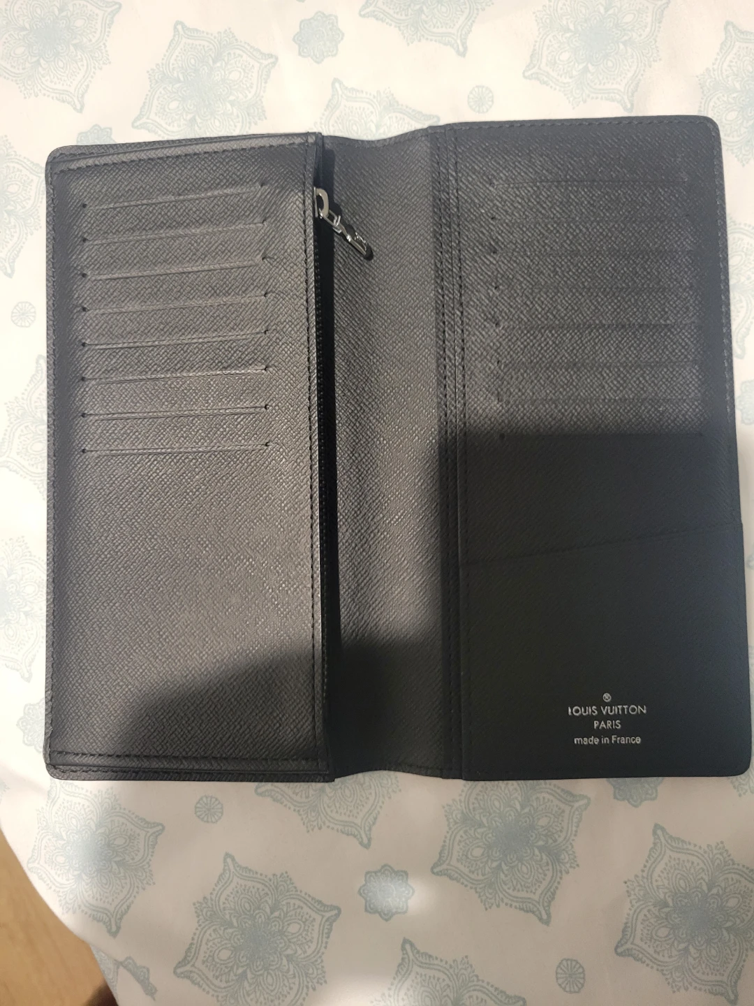 100 % Authentic Louis Vuitton Zippy Wallet - photo 2