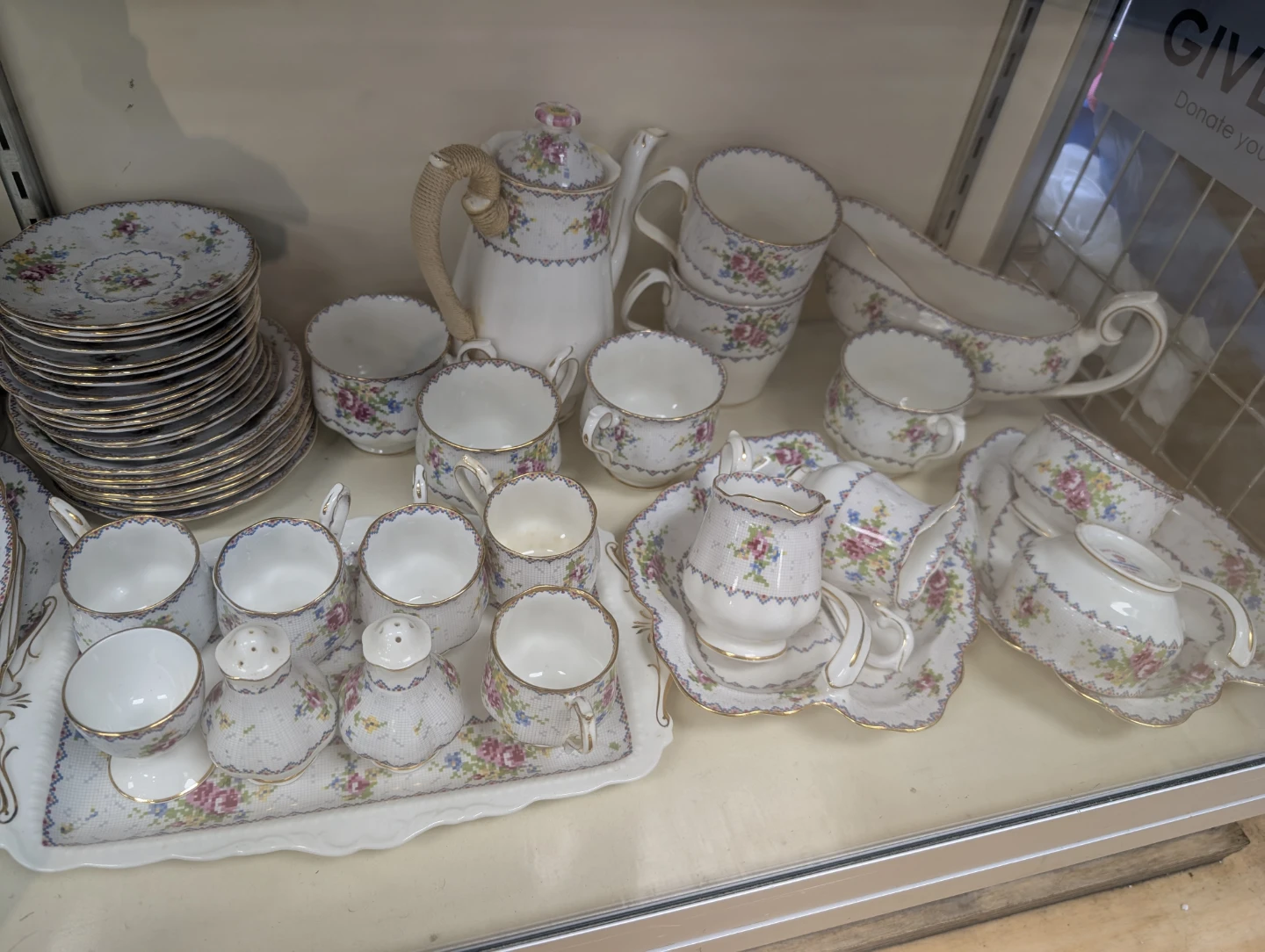 95 pc mint condition Royal Albert petit point china - photo 2
