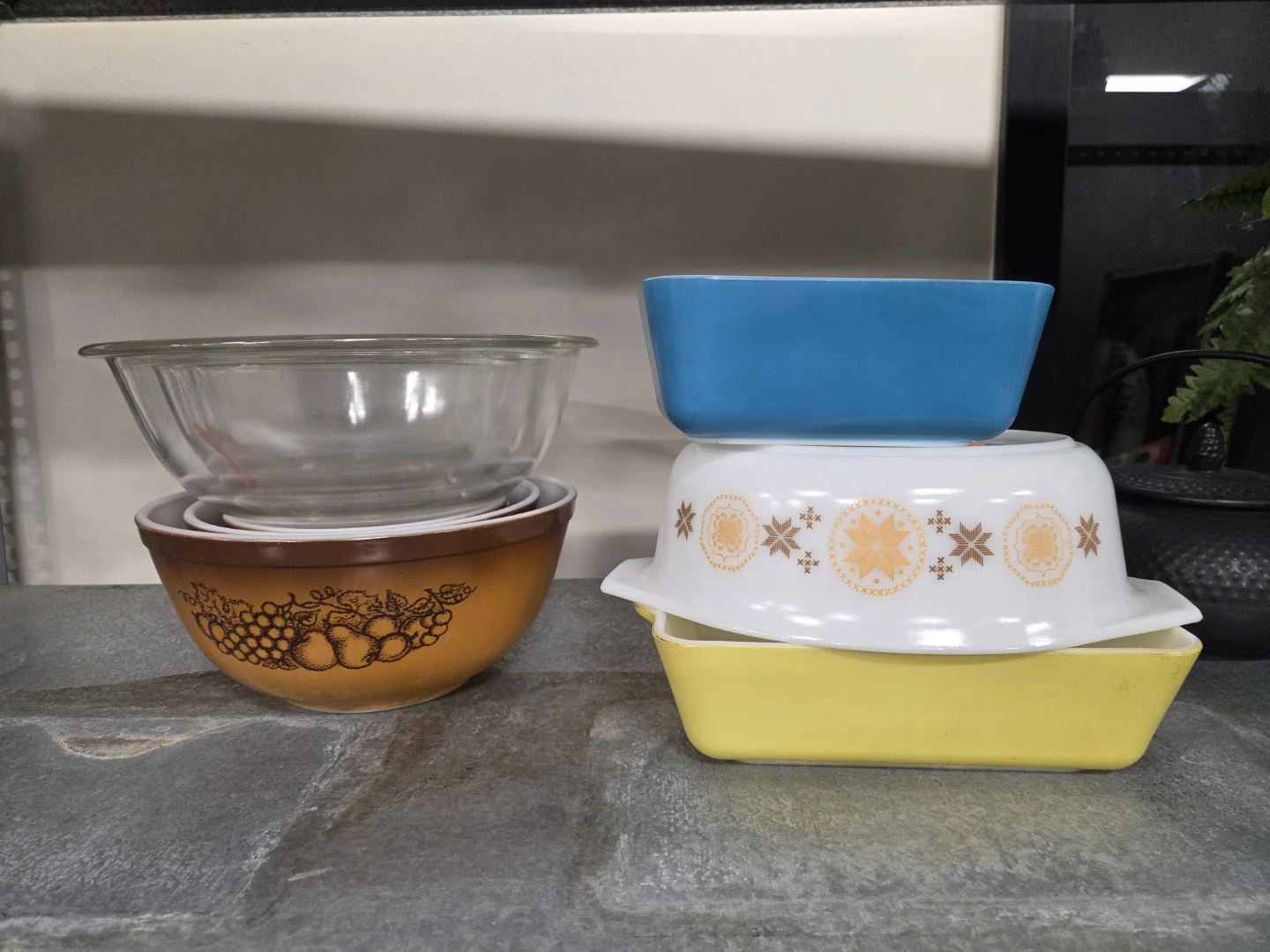 Pyrex Bowls Set