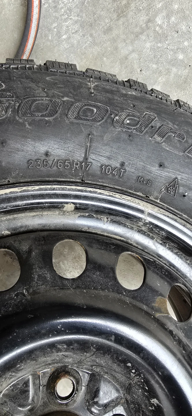 235/65R17 Snow Tire on Steel Rim - photo 2