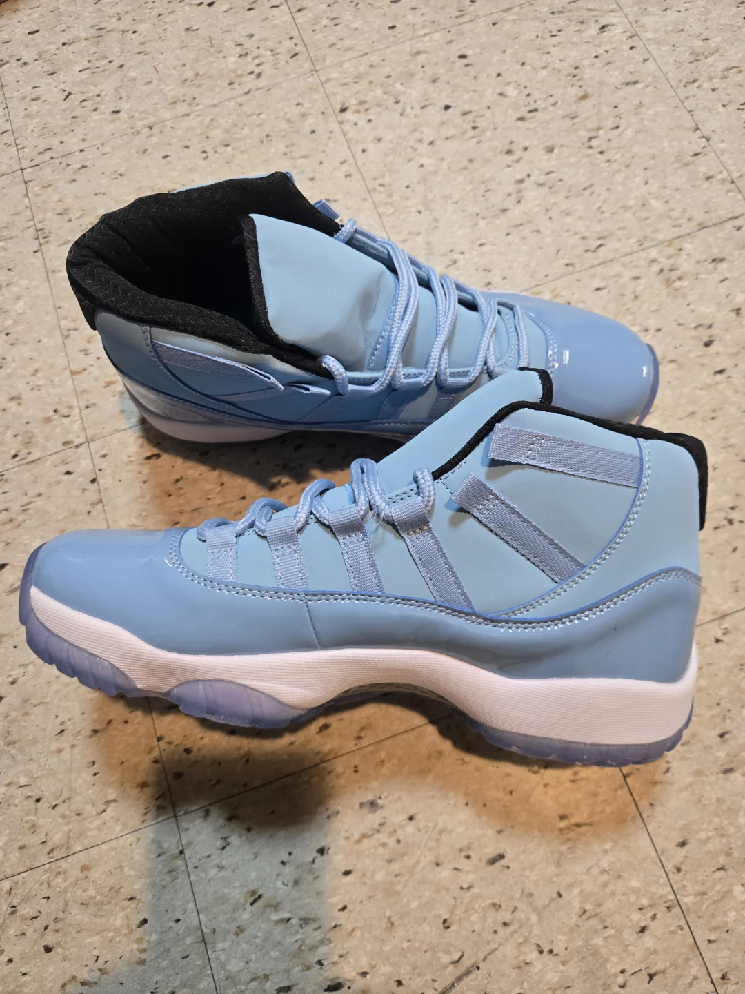 Air Jordan 11 Retro (UNC) - University Blue - photo 2