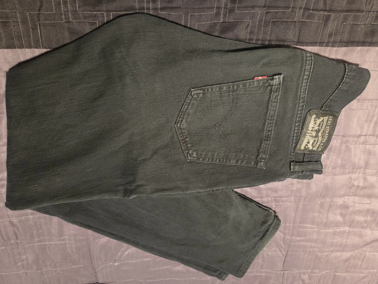 FREE men's dark grey Levi's jeans, size 34x32
