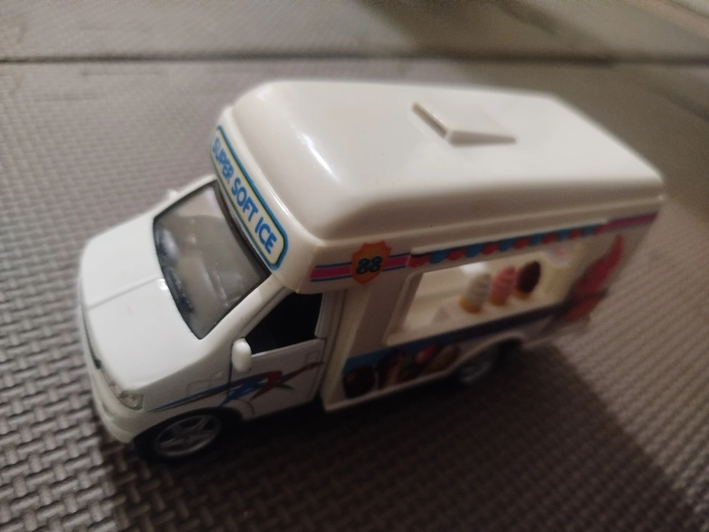Toy Ice Cream Truck - photo 2