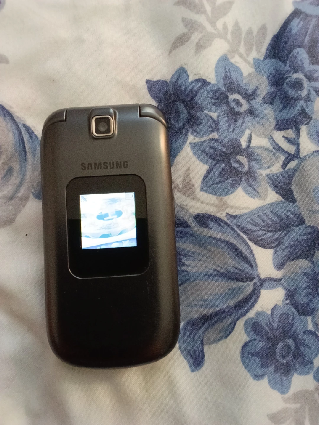 Samsung A406 Flip Phone (Boost Mobile) - photo 2