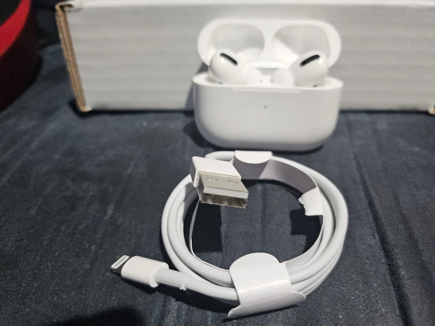 Apple AirPods Pro with Charging Case - photo 2