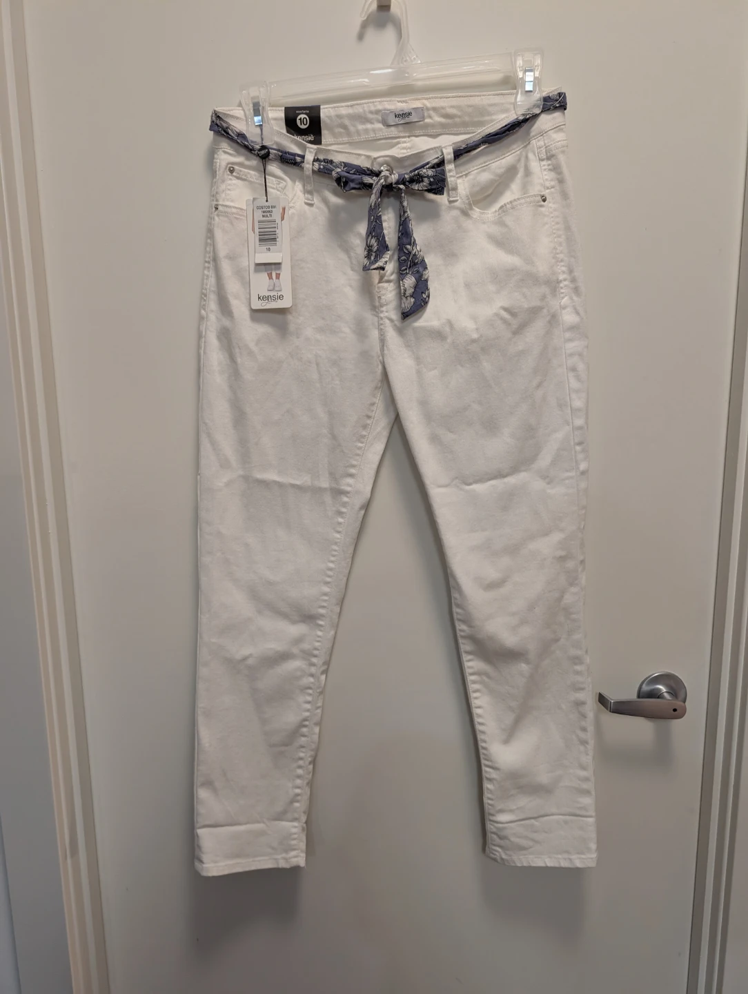 Kensie White Cropped Jeans with Scarf Belt Size 10
