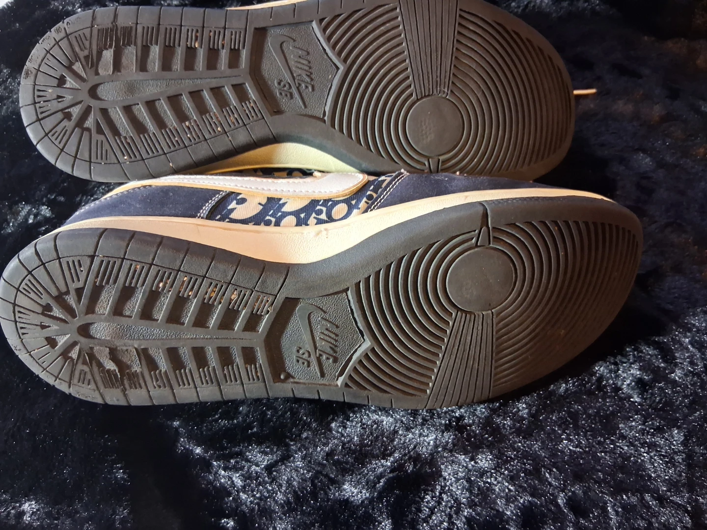 Nike SB Dunk Low Pro "Dior" Custom Sneakers - photo 4
