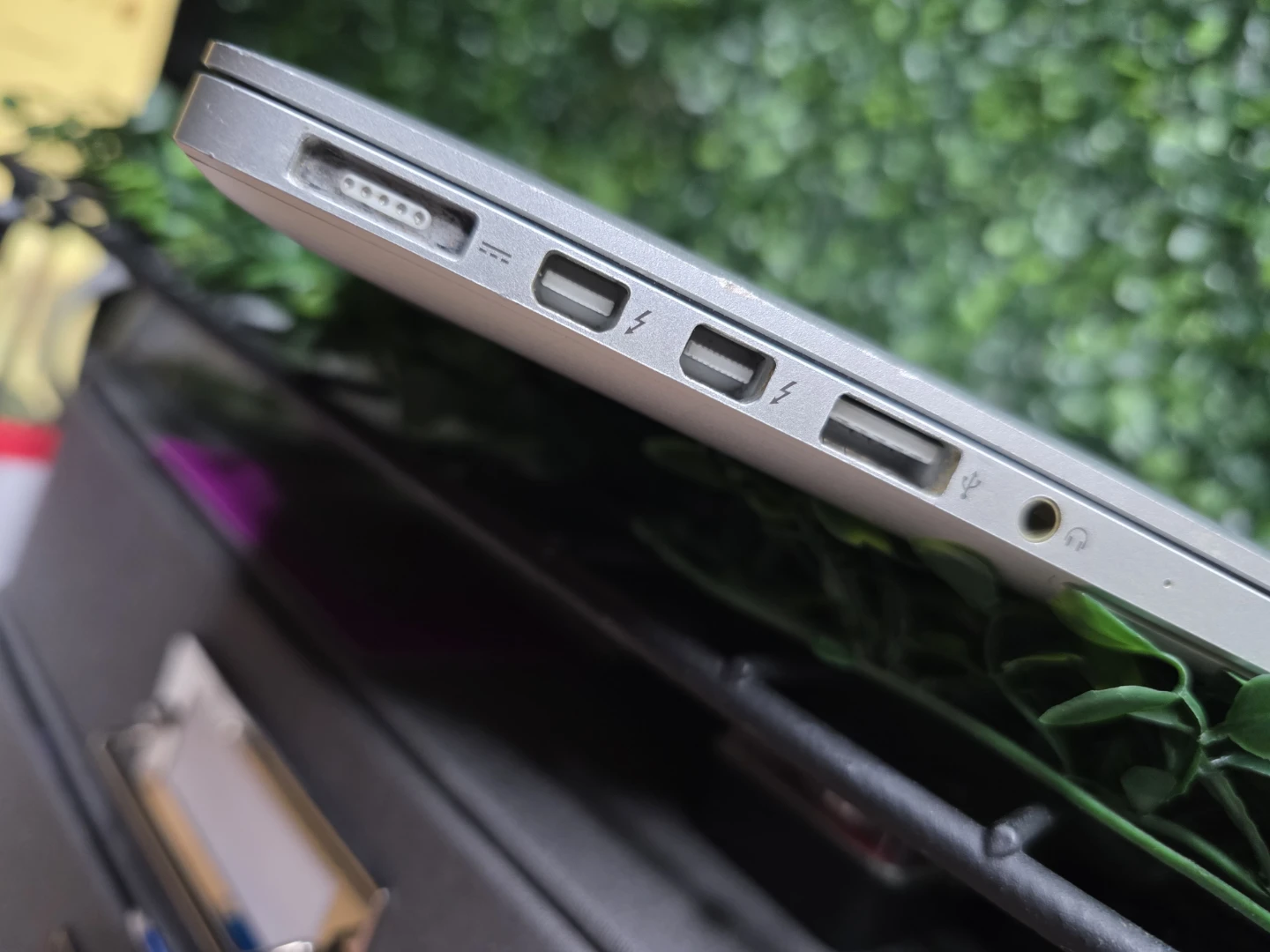 2015 Apple MacBook Pro Laptop - photo 3