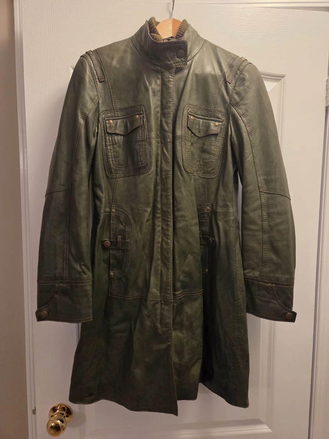 Danier Leather Vintage Style Coat Size S 🥕