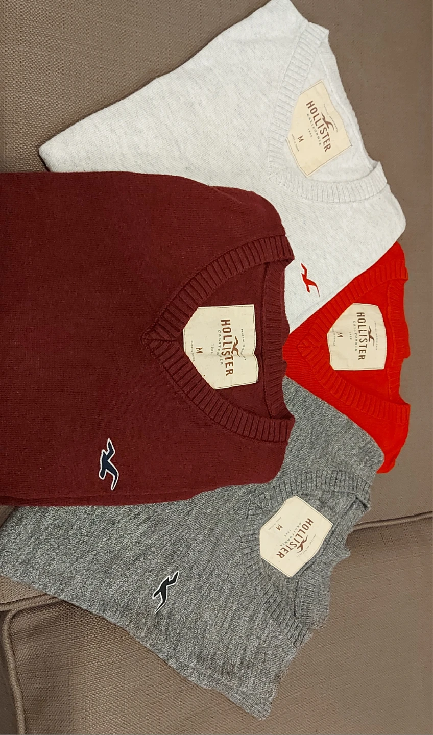 Hollister V-Neck Sweaters - Size M