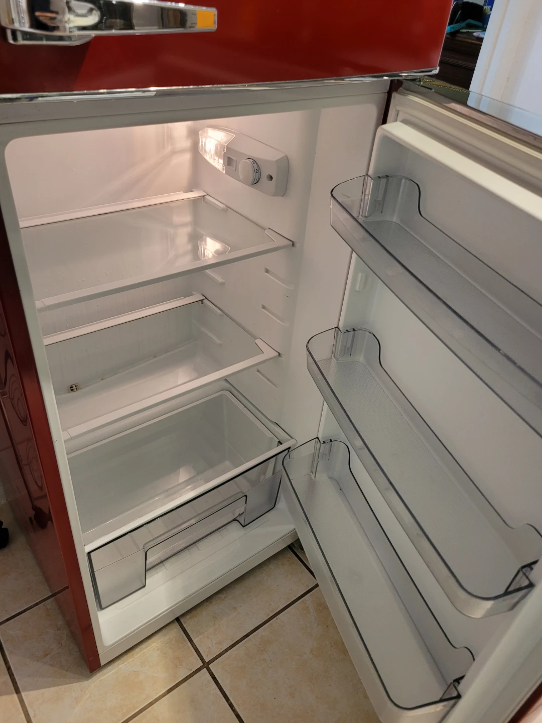 Galanz Retro Refrigerator - Red - photo 3
