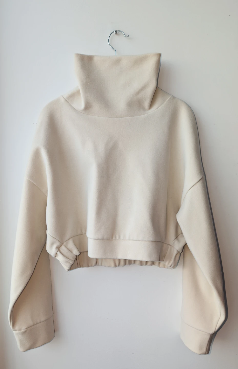 OAK + FORT Cream Cropped Turtleneck Sweatshirt