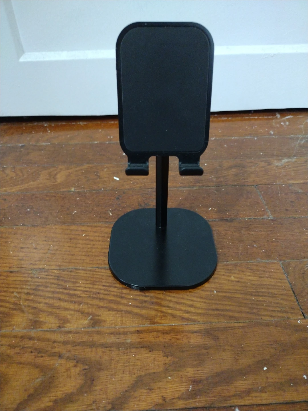 Black Phone Stand