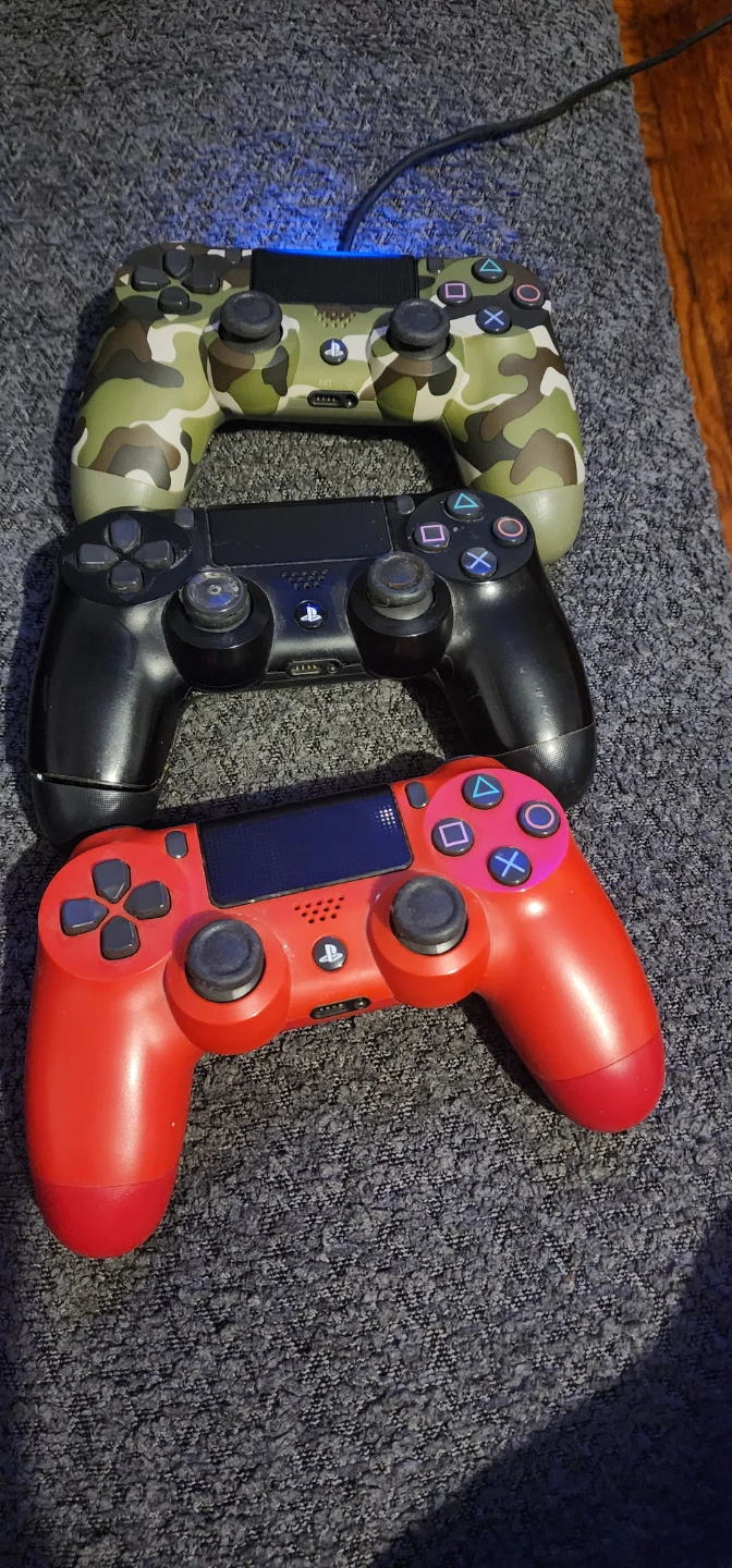 PlayStation 4 Bundle with Games and Controllers - photo 2