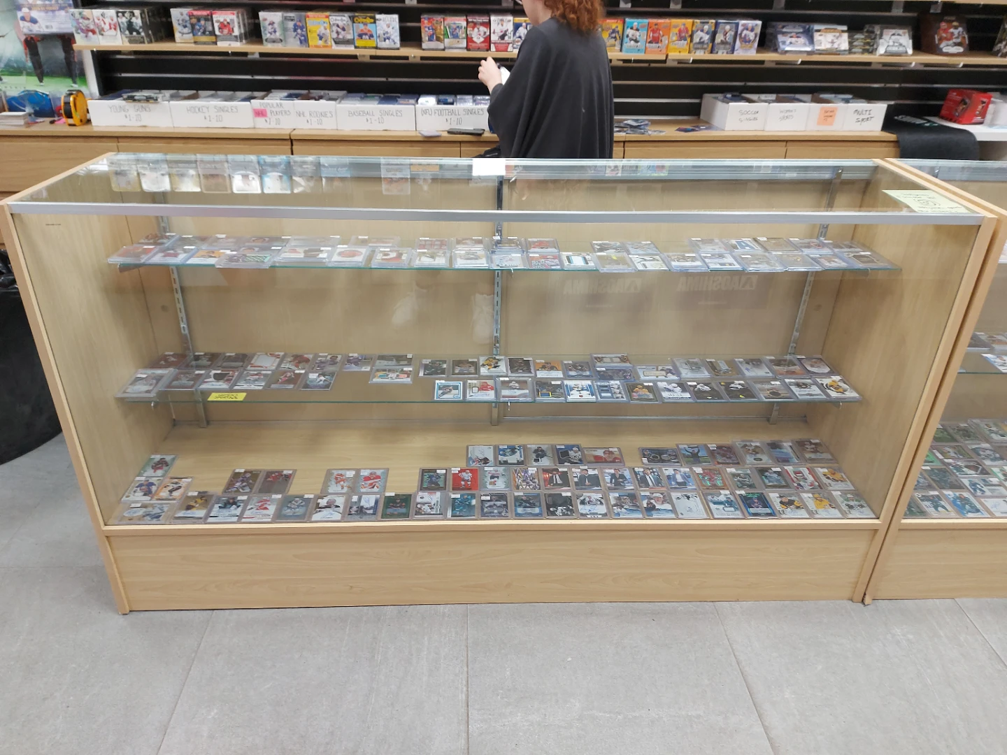 🥕 FREE NEED GONE  - Retail Display Counter with Glass Shelves - photo 5