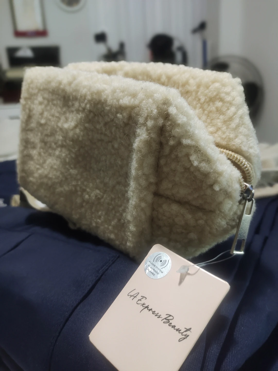 L.A. Express Beauty Fuzzy Cosmetic Bag - photo 2