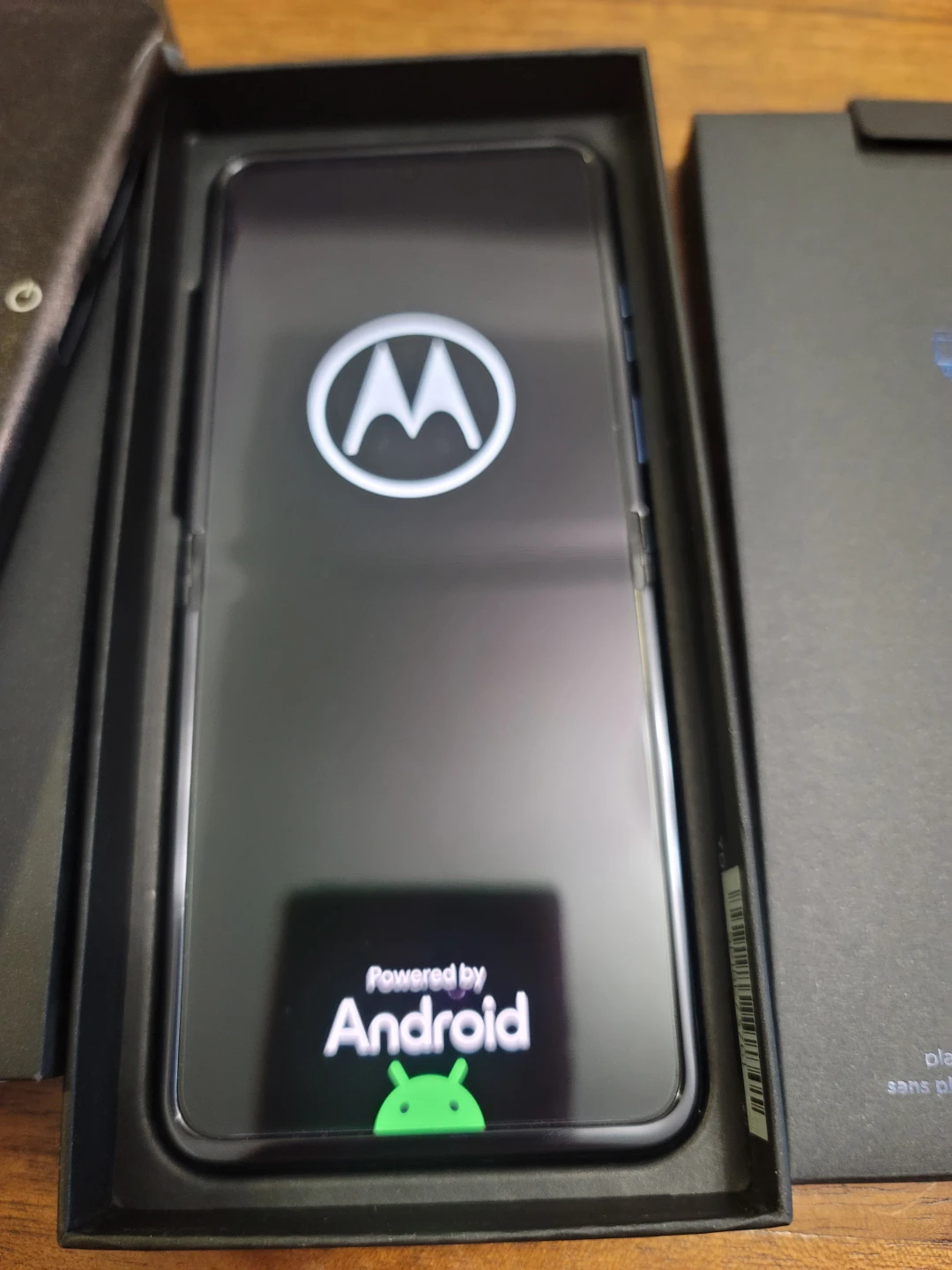 Motorola Razr 2025 256gb Gibraltar Blue like new condition - photo 4
