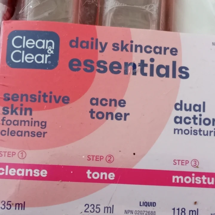 Clean & Clear Daily Skincare Essentials Set - photo 3