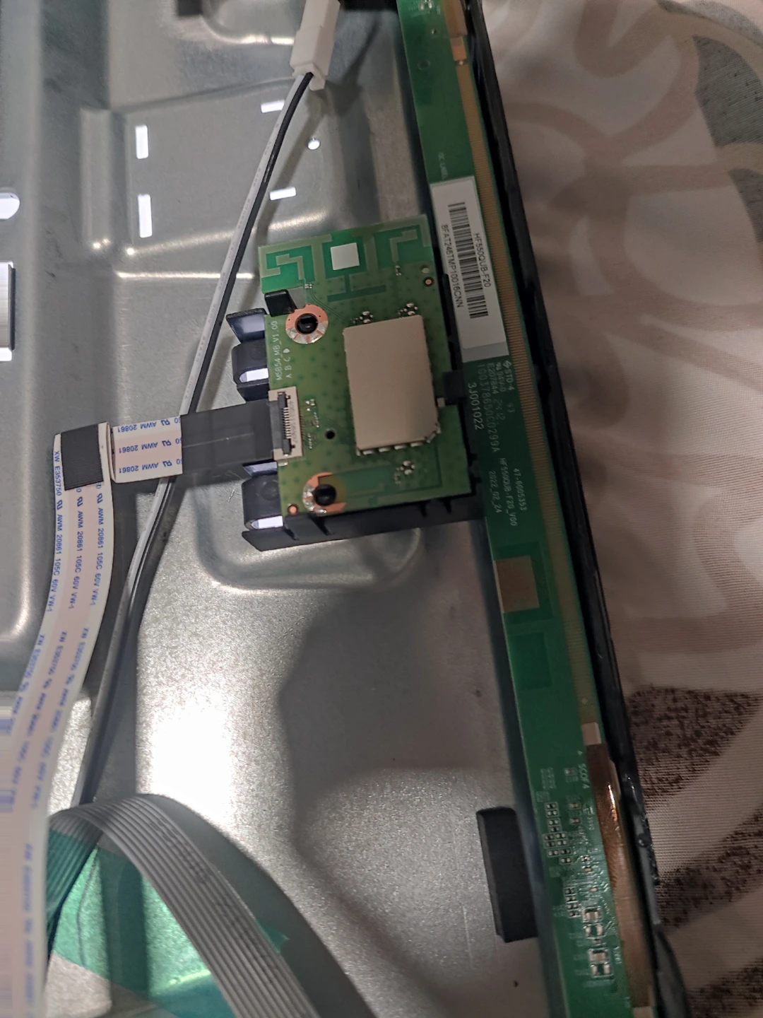 Hisense 55" 4K Google TV 55QD6N broken screen for parts - photo 5