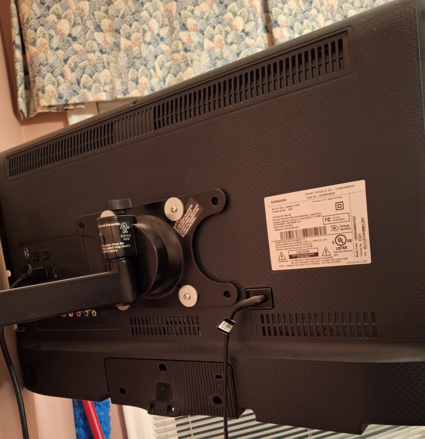 Samsung Series 4 - 32" LED Smart TV with swivel mounting bracket - photo 4