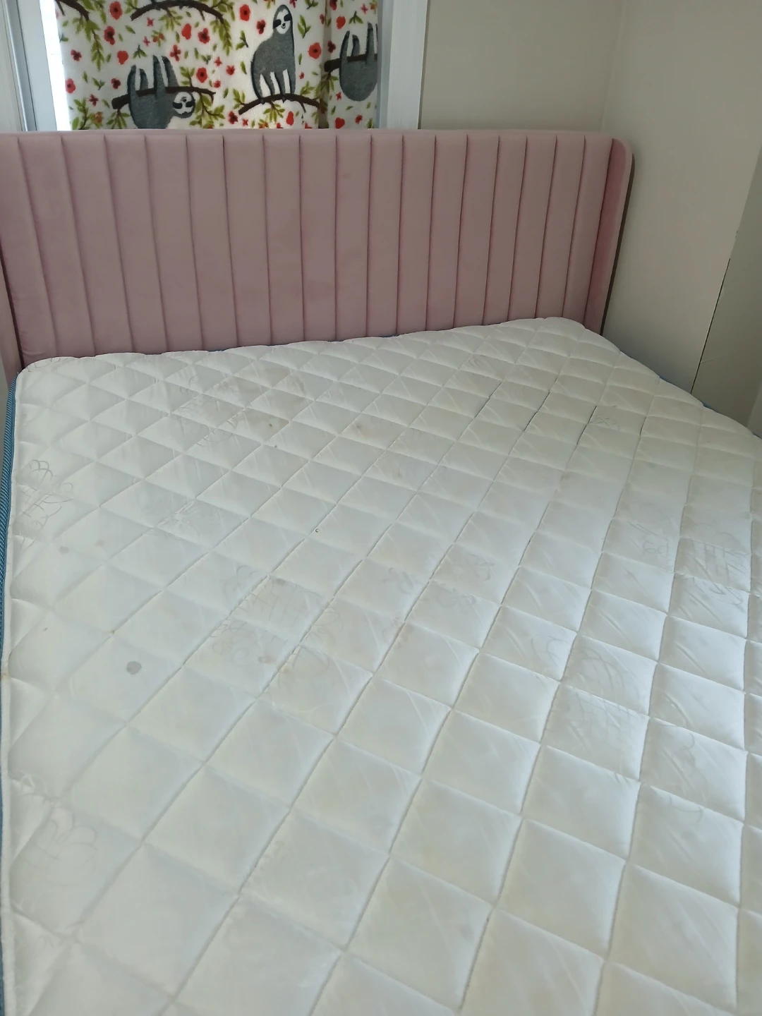 Pink full size bed - photo 2