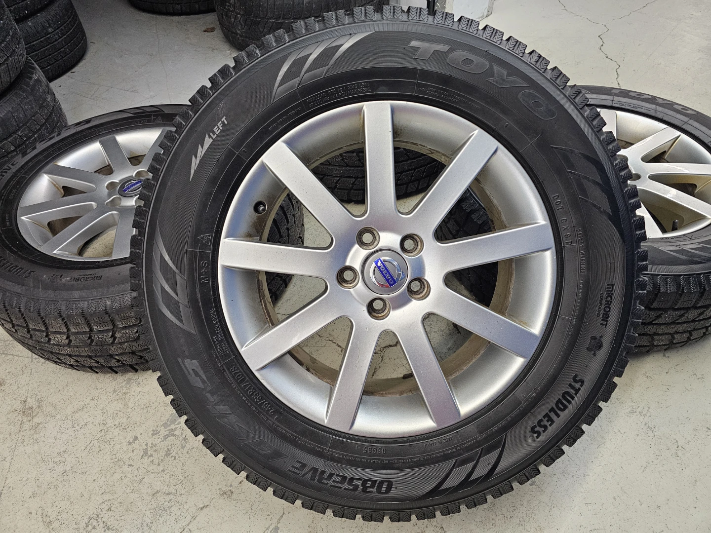 VOLVO XC90 WINTER TIRES ON O.E.M RIMS 245/65 R17 - photo 5